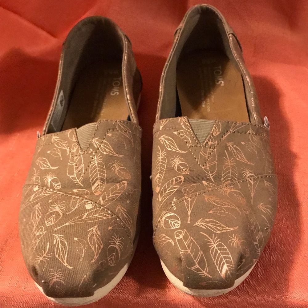 TOMS Shoes size 8.5